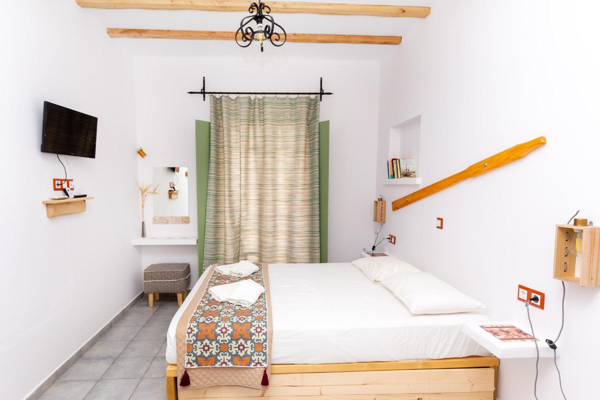 Ailouros Summer Hotel Schoinoussa エクステリア 写真
