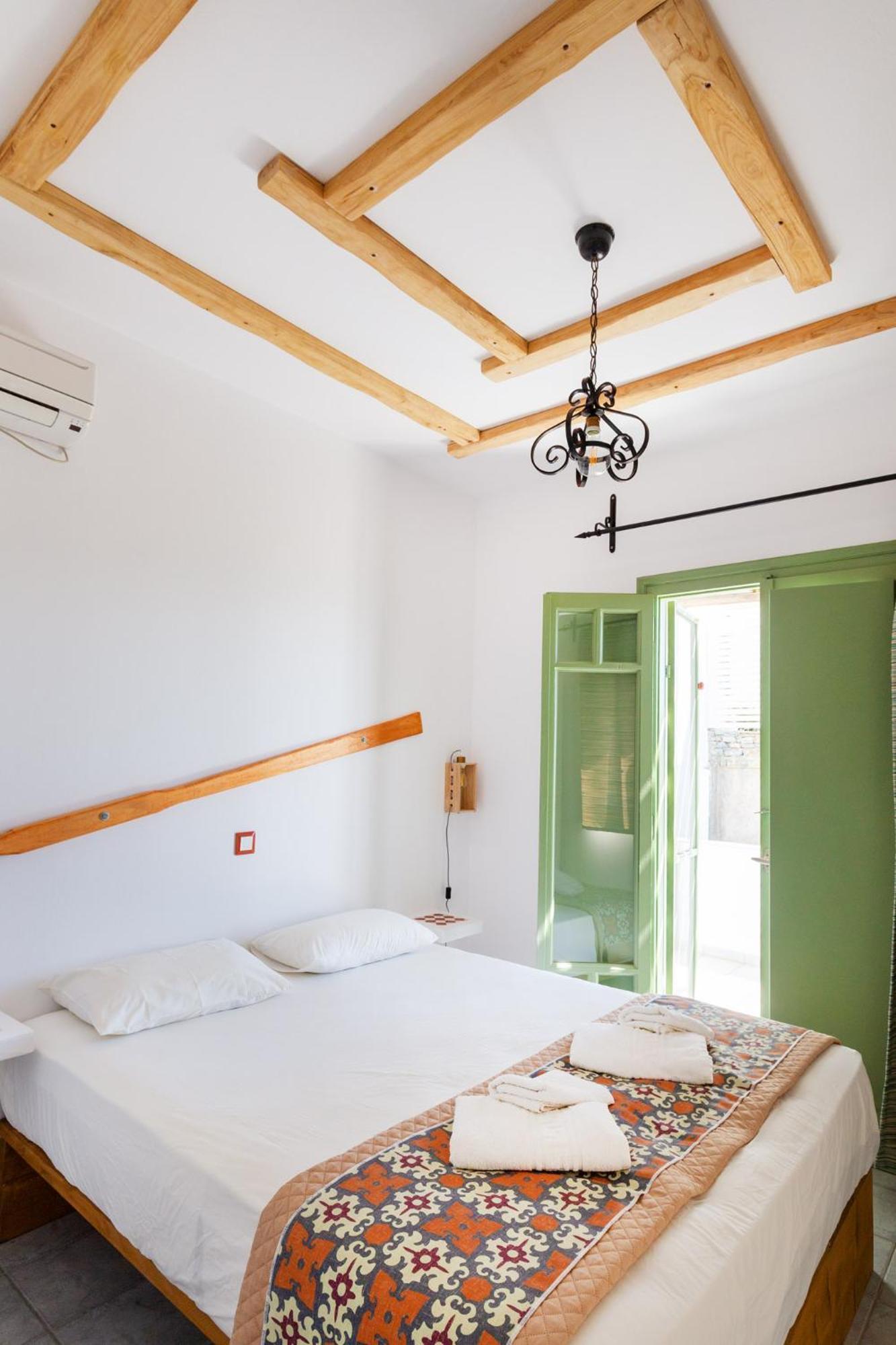 Ailouros Summer Hotel Schoinoussa エクステリア 写真