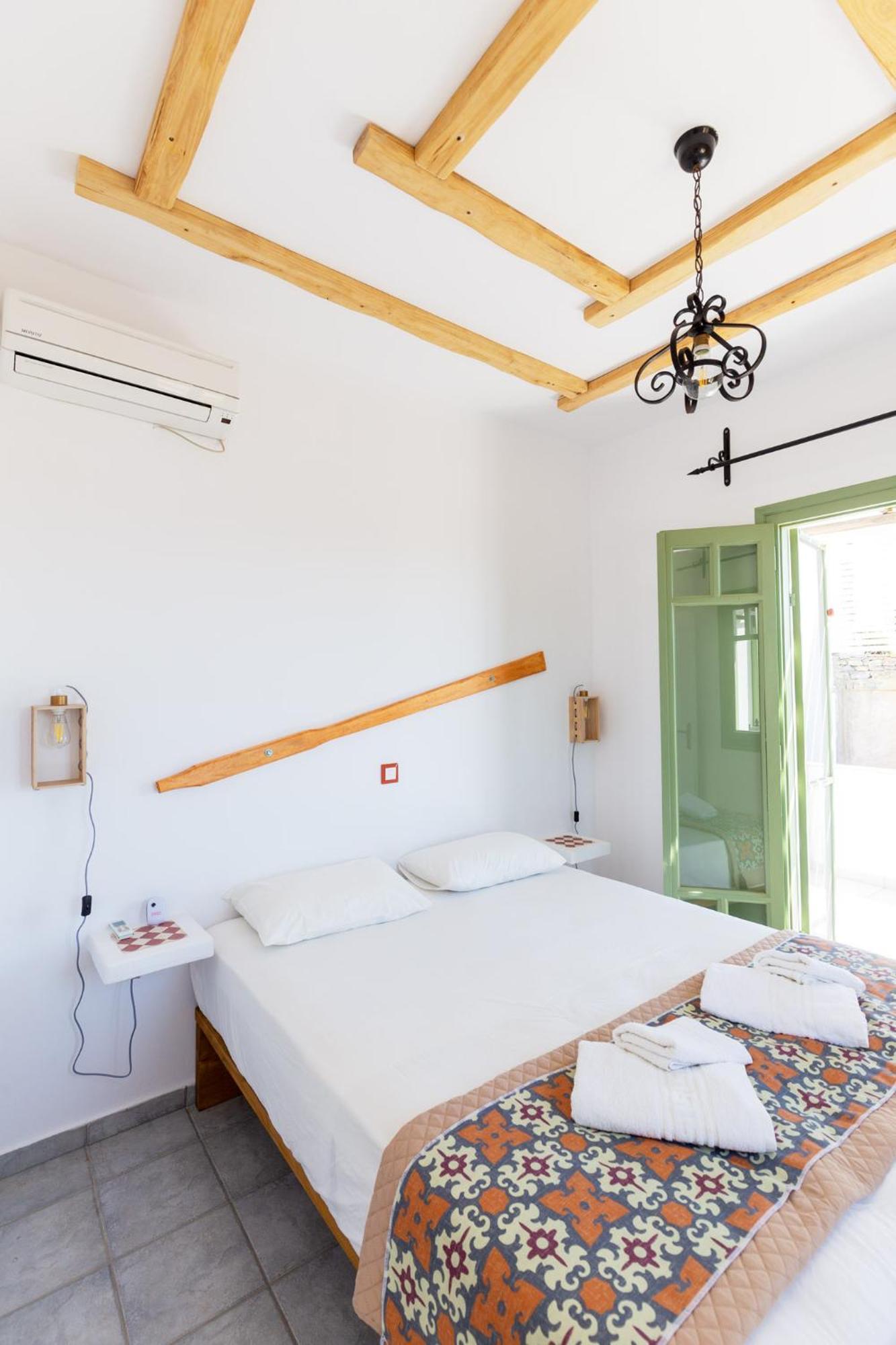 Ailouros Summer Hotel Schoinoussa エクステリア 写真