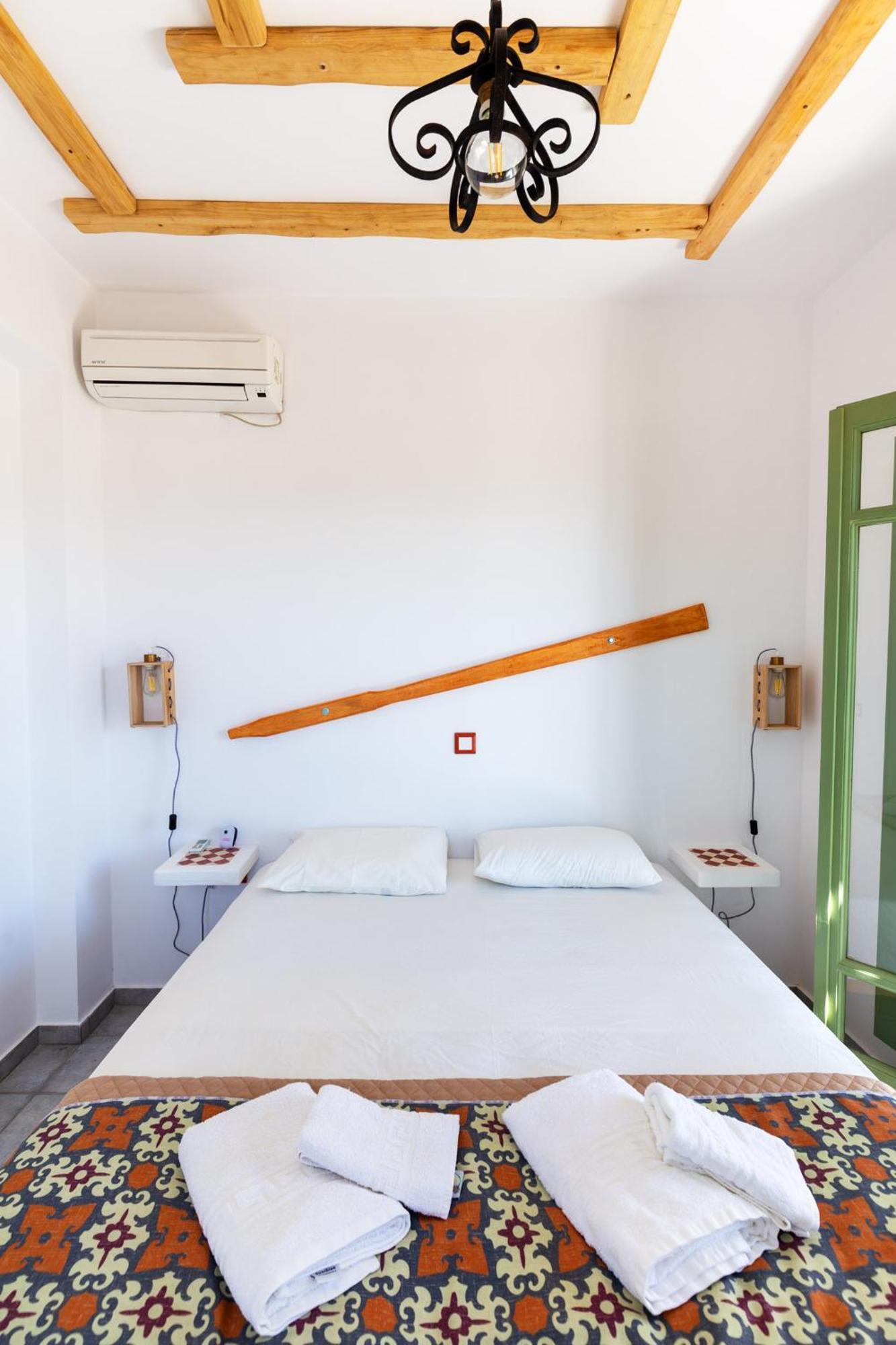 Ailouros Summer Hotel Schoinoussa エクステリア 写真