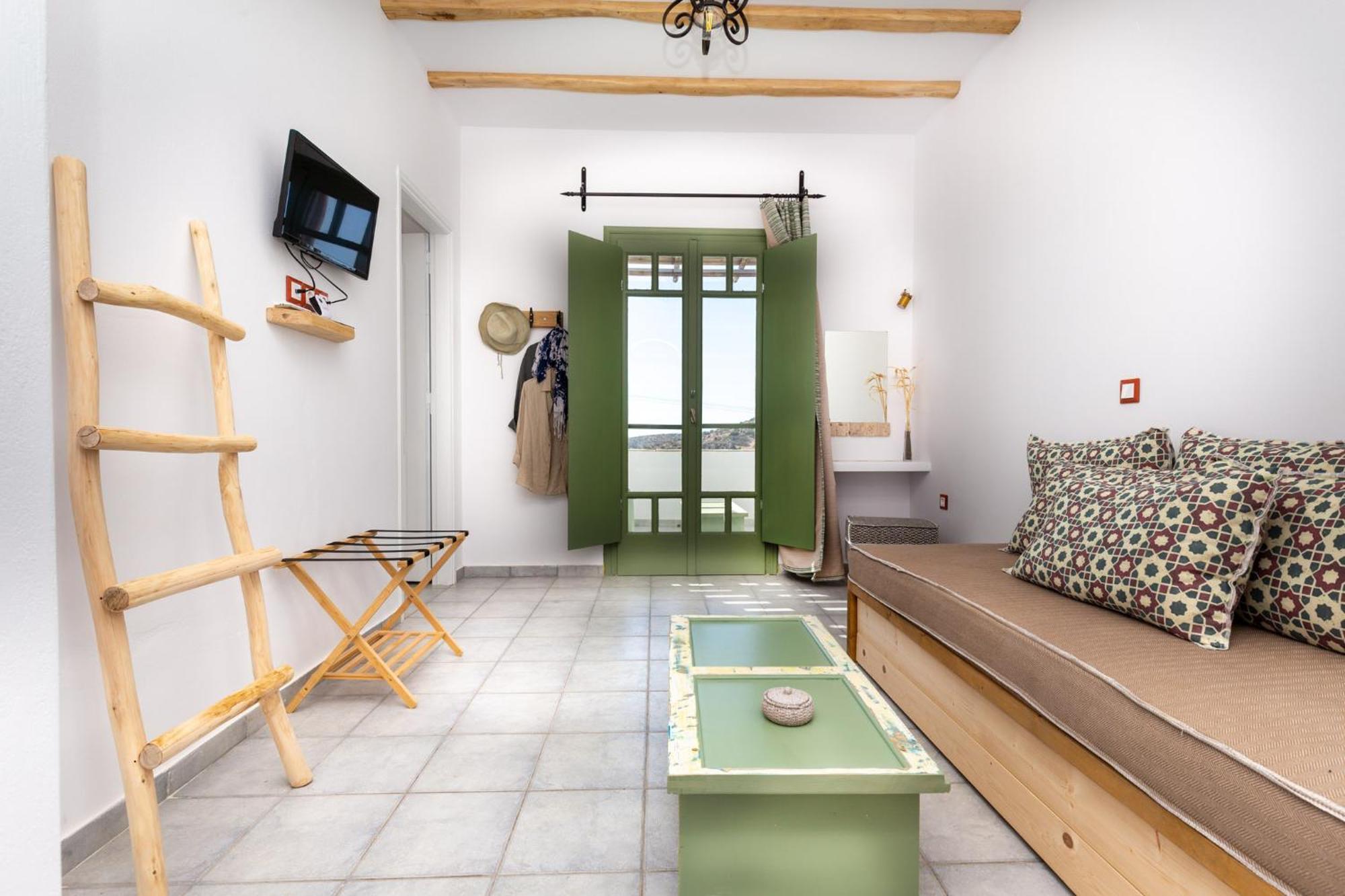 Ailouros Summer Hotel Schoinoussa エクステリア 写真