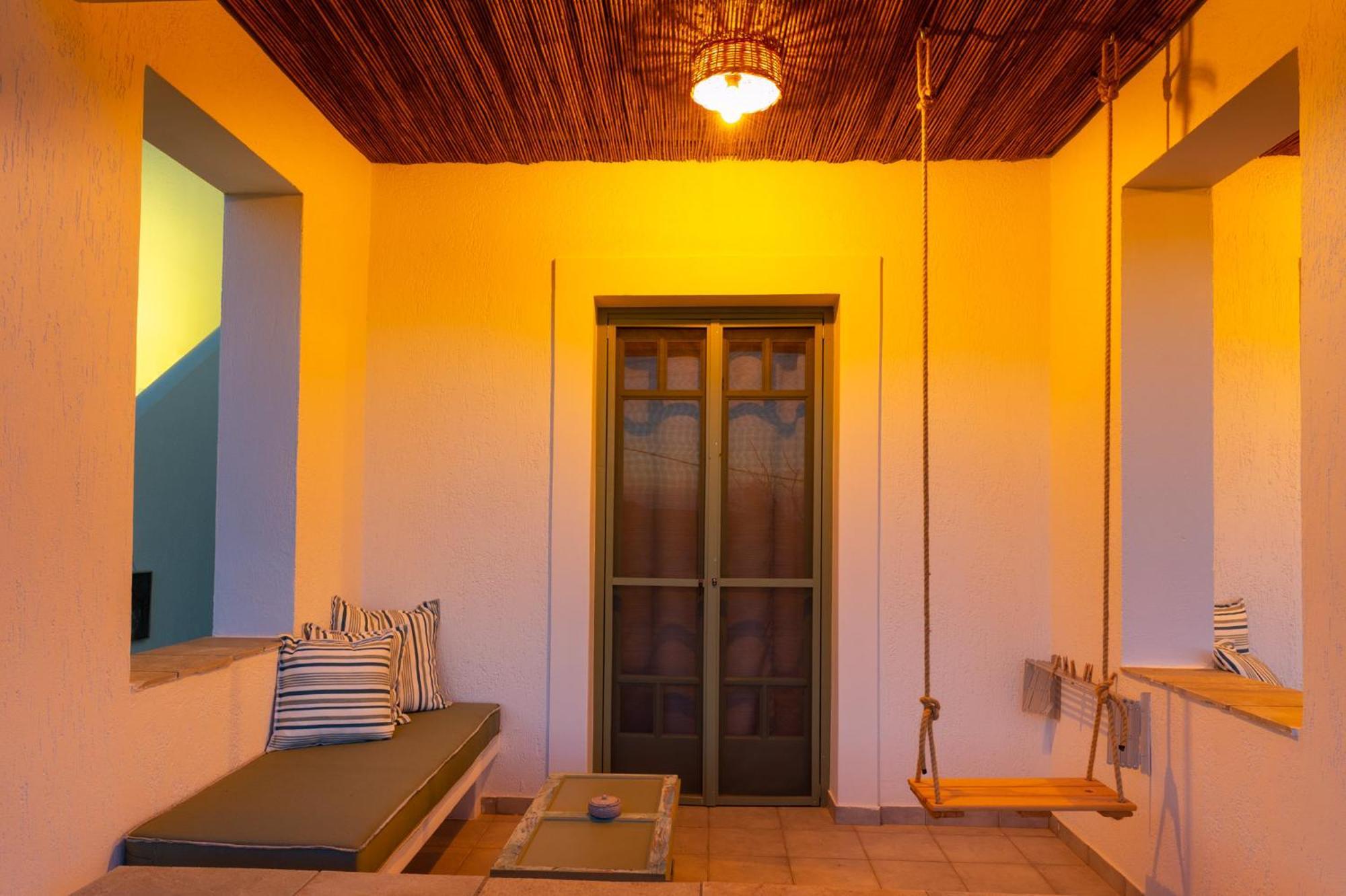 Ailouros Summer Hotel Schoinoussa エクステリア 写真