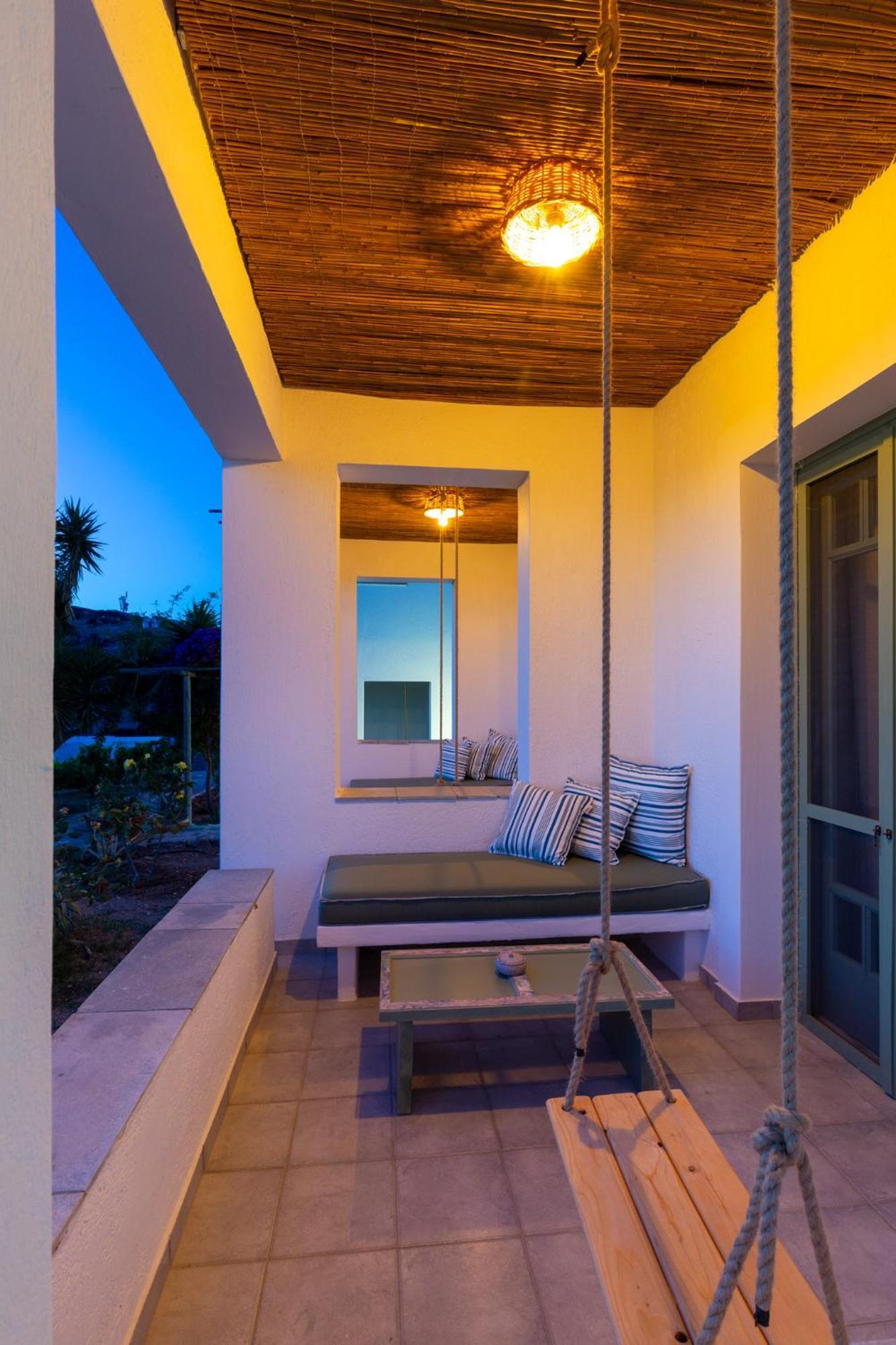 Ailouros Summer Hotel Schoinoussa エクステリア 写真